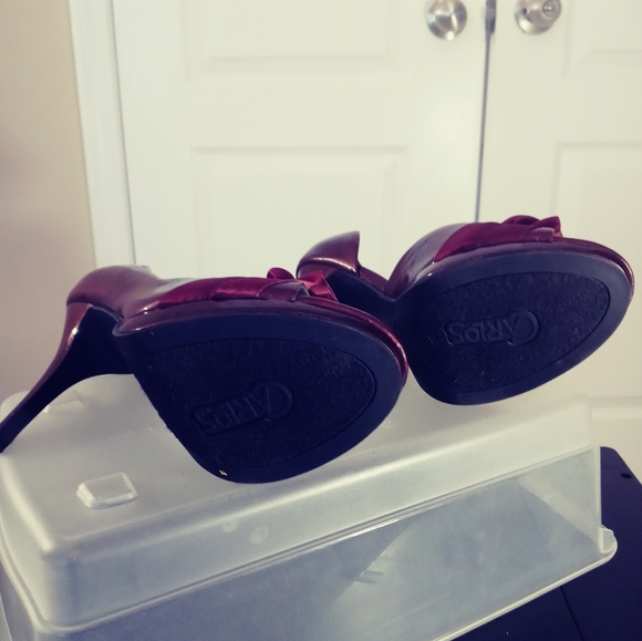 Carlos Santana Maroon Heels - Picture 6 of 10